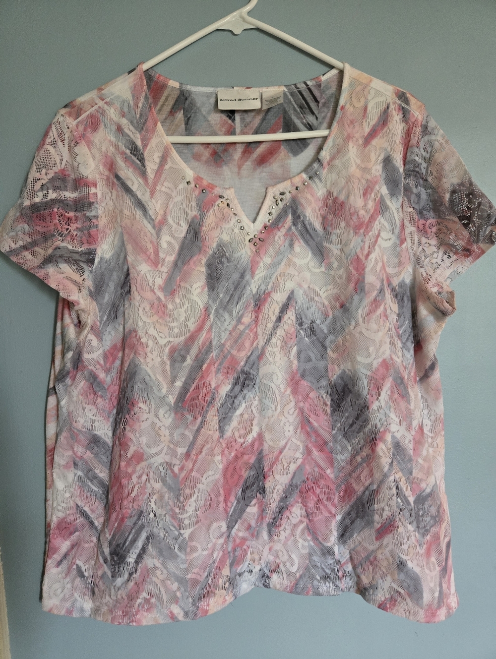 Alfred Dunner Pink & Gray Lace-Overlay Short Sleeve Tee with Studded V-Notch Lg.